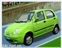 绿色款时尚轻型电动汽车